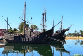 muelle de las carabelas.jpg